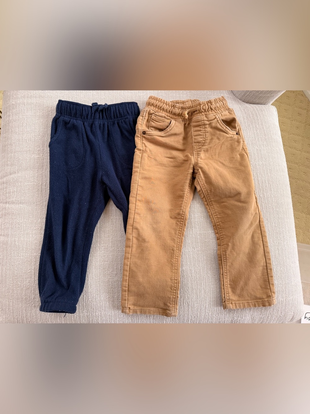 Cat & Jack bundle of Navy fleece joggers and Khaki Pants 3T